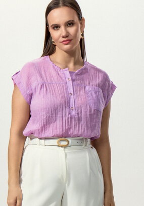 Блуза с коротким рукавом и карманом на груди