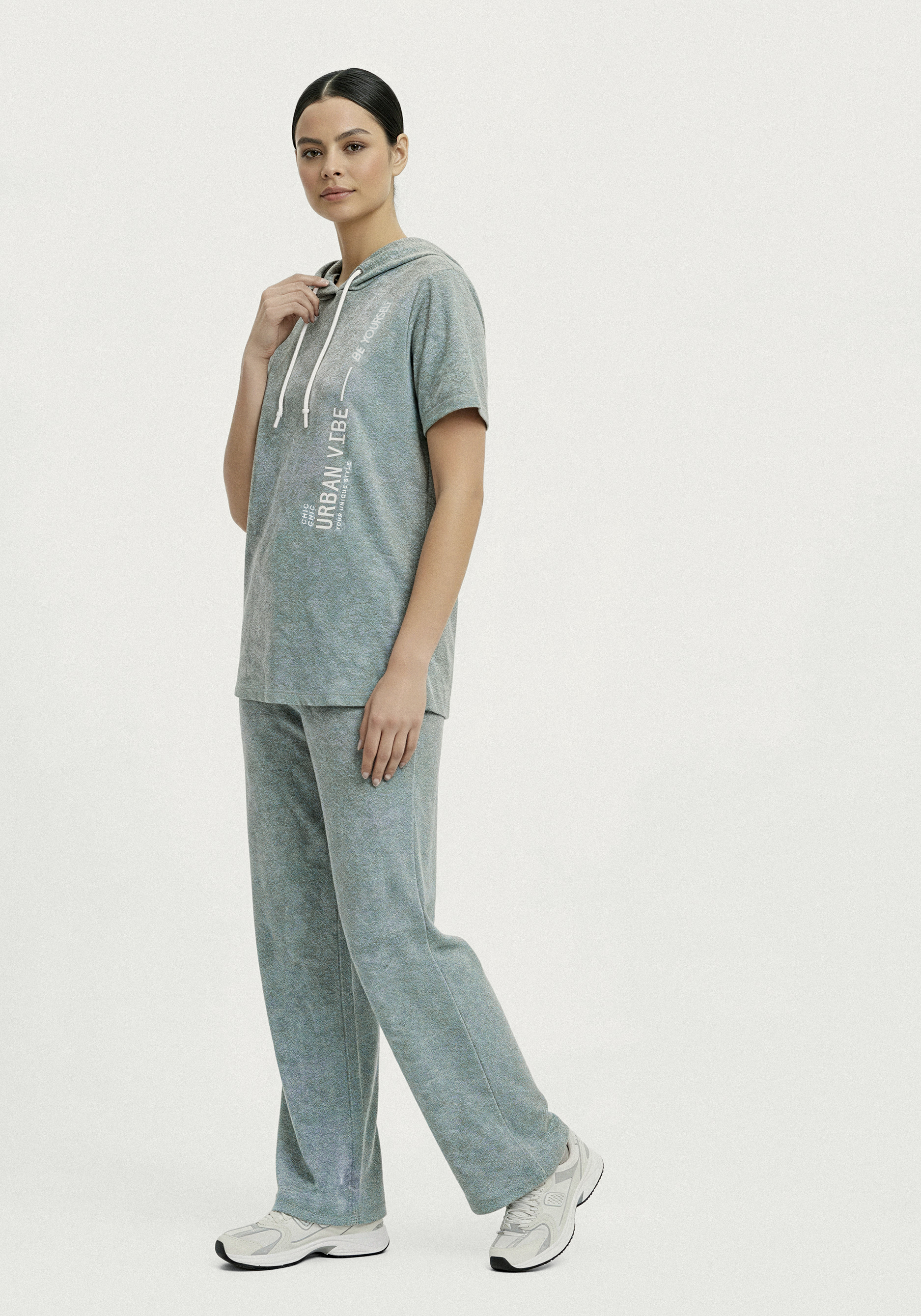 Костюм брючный из трикотажной ткани 2499₽