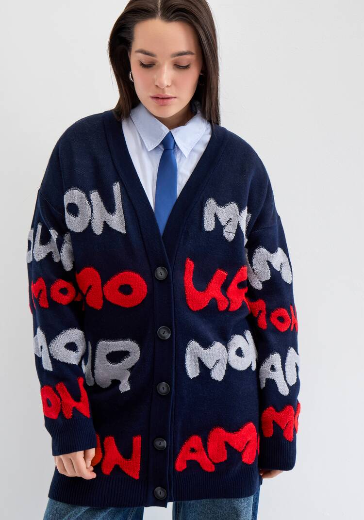 Кардиган с объемным леттерингом шир.  750, рис. 20