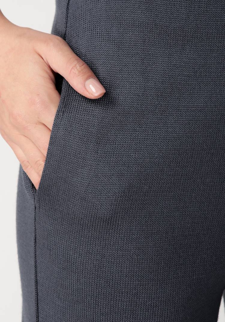 Брюки женские с манжетами по низу изделия шир.  750, рис. 12