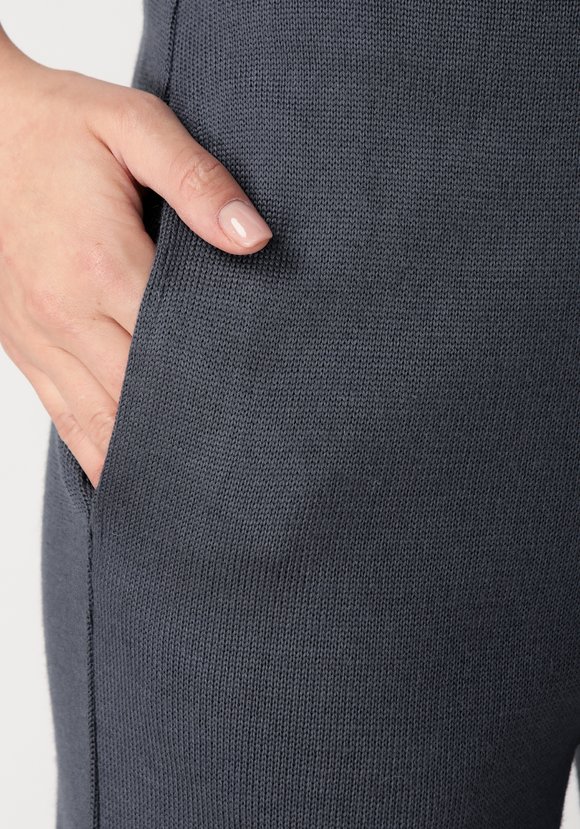 Брюки женские с манжетами по низу изделия шир.  580, рис. 12