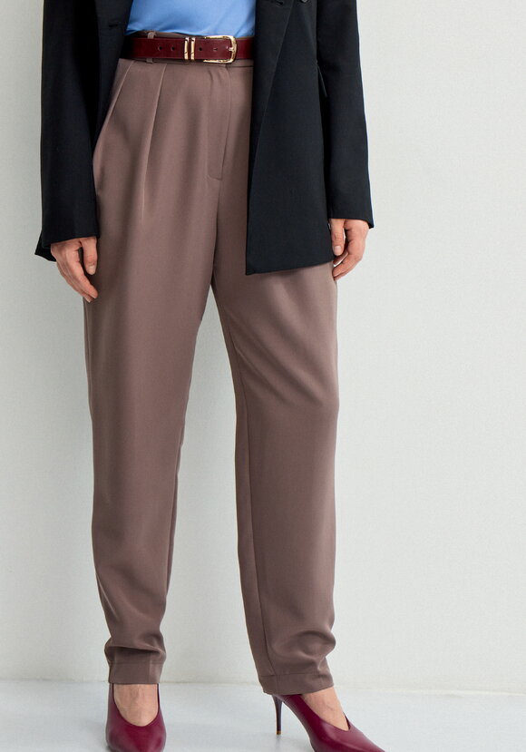 Брюки прямого кроя из костюмной ткани шир.  580, рис. 14