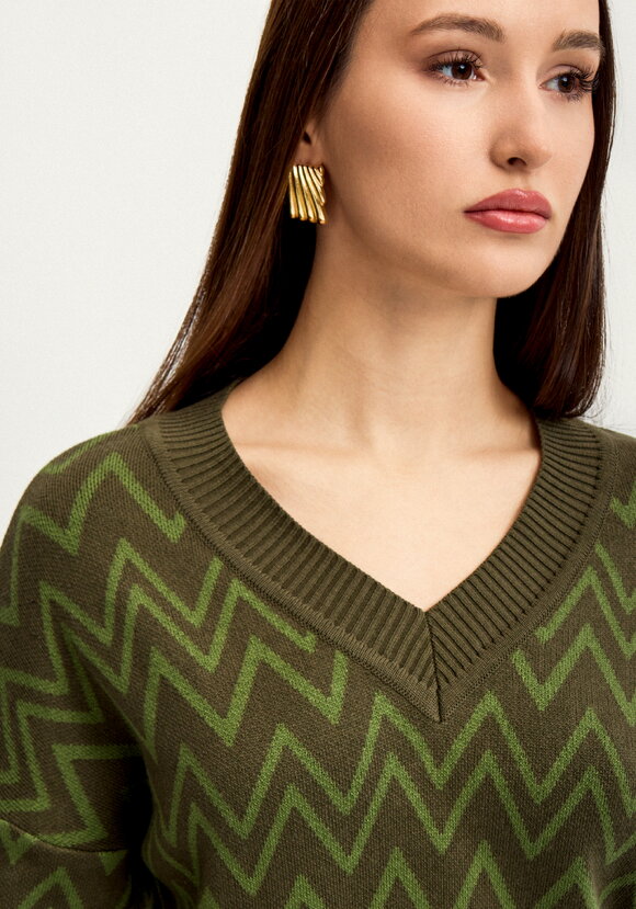 Джемпер c V образным вырезом шир.  580, рис. 11