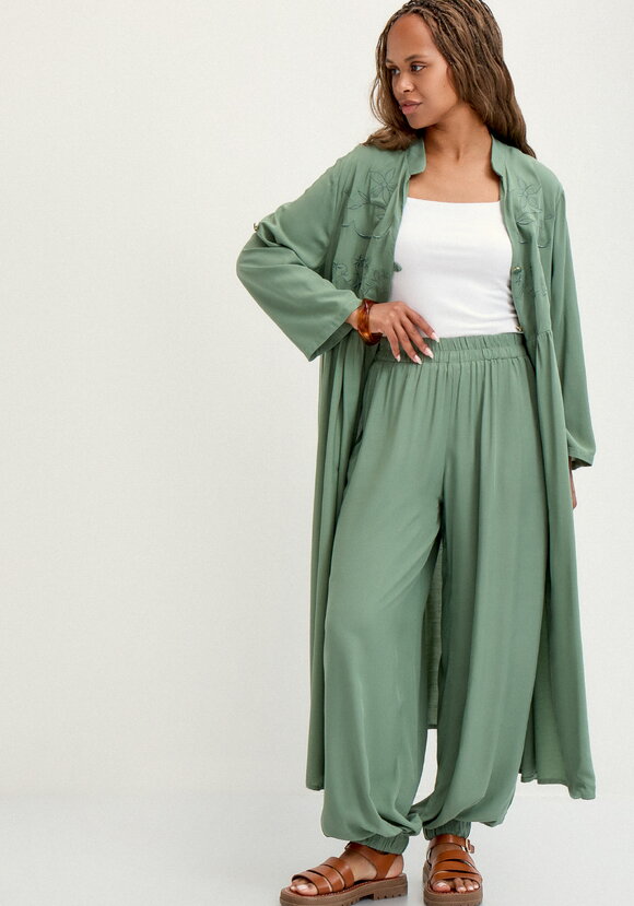 Брюки широкие с карманами на резинке по низу шир.  580, рис. 15