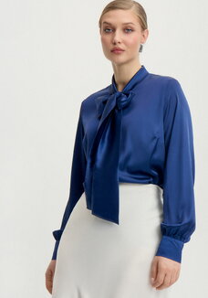 Блуза шелковая на пуговицах с бантом