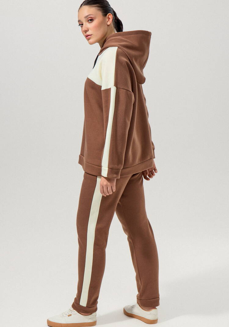 Костюм спортивный с комбинированной вставкой шир.  750, рис. 14