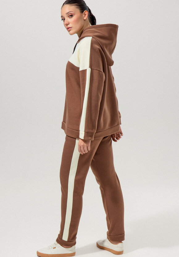 Костюм спортивный с комбинированной вставкой шир.  580, рис. 14