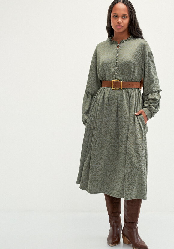 Платье свободного кроя с кокеткой шир.  580, рис. 7