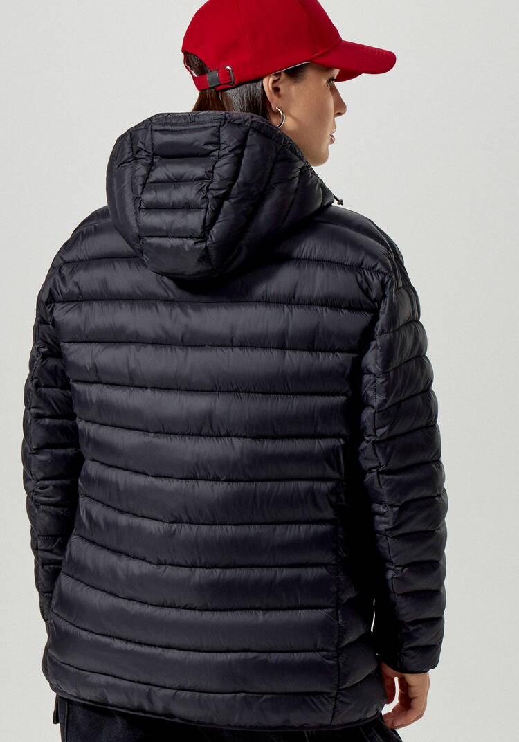 Куртка легкая стеганая с капюшоном шир.  750, рис. 19