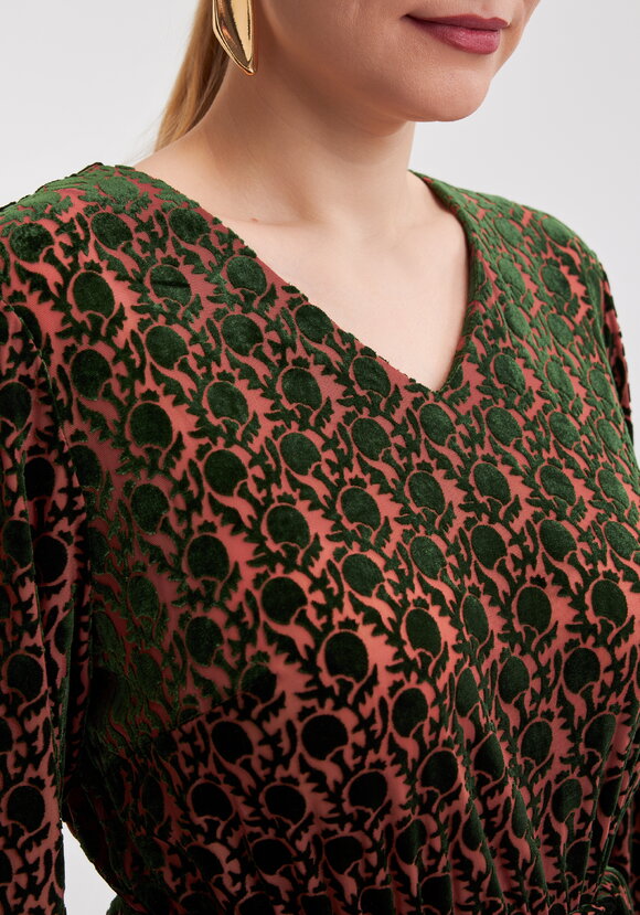 Платье из краш-бархата хамелеон шир.  580, рис. 11