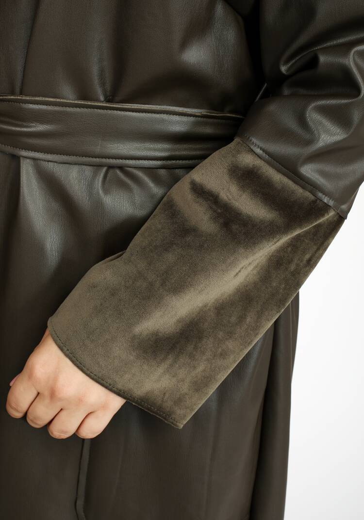 Плащ из экокожи на поясе шир.  750, рис. 4