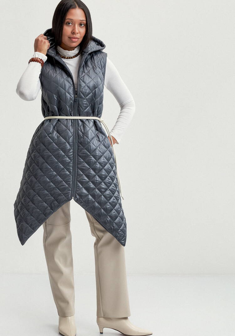 Жилет стёганый с ассиметричным низом шир.  750, рис. 19