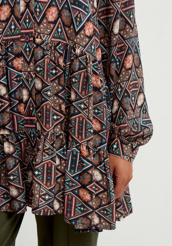 Блуза свободная с воланами по низу шир.  580, рис. 22