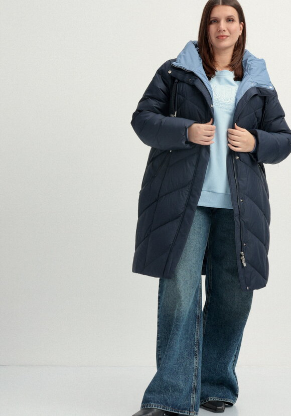 Пуховик с капюшоном и фактурной стежкой шир.  580, рис. 20