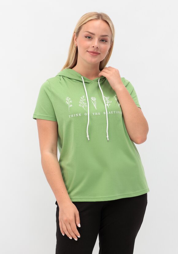 Футболка с капюшоном и лаконичным принтом шир.  580, рис. 1