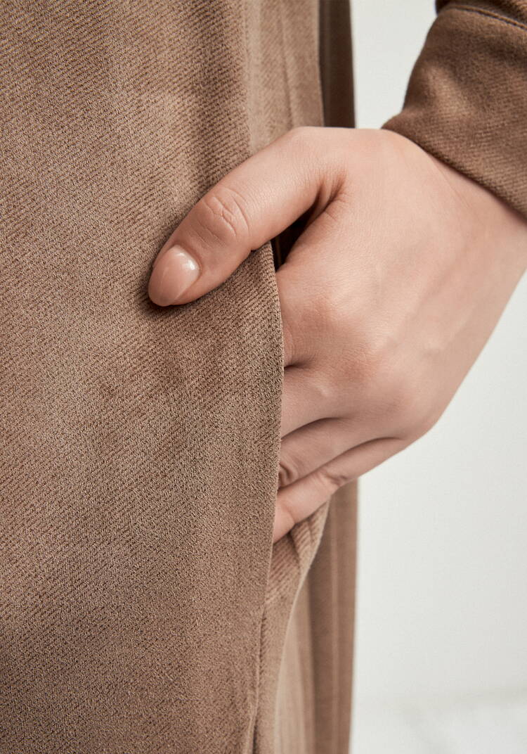 Платье-рубашка с плиссированной спинкой шир.  750, рис. 23