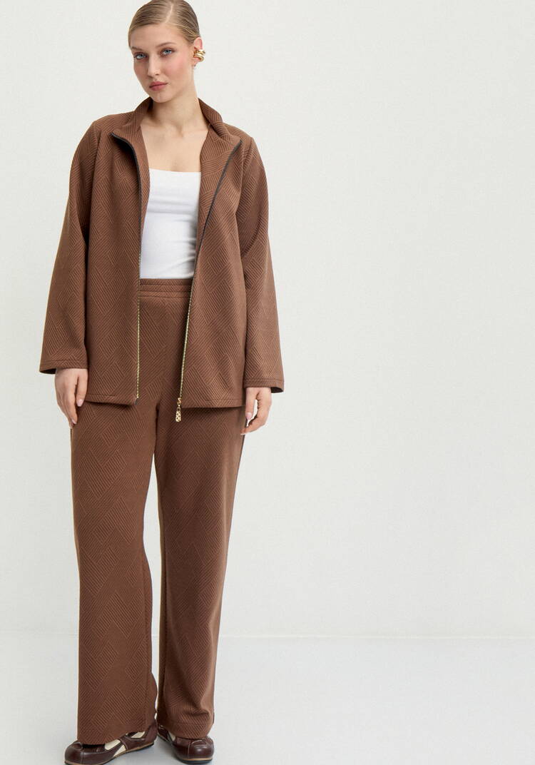 Брюки с фактурным принтом прямые шир.  750, рис. 7