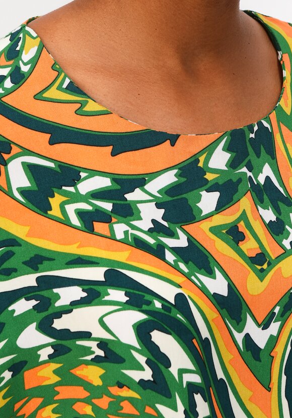 Блуза  с цельнокроеным рукавом шир.  580, рис. 30