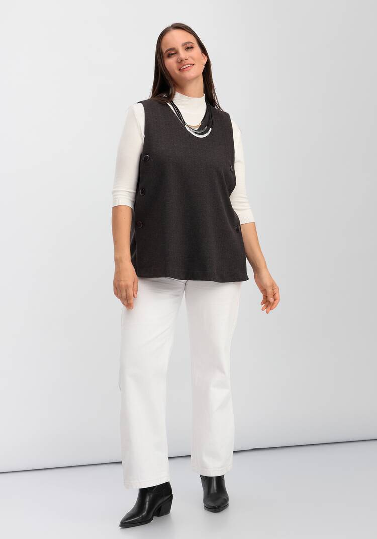 Жилет А-силуэта с дизайнерской застёжкой шир.  750, рис. 25