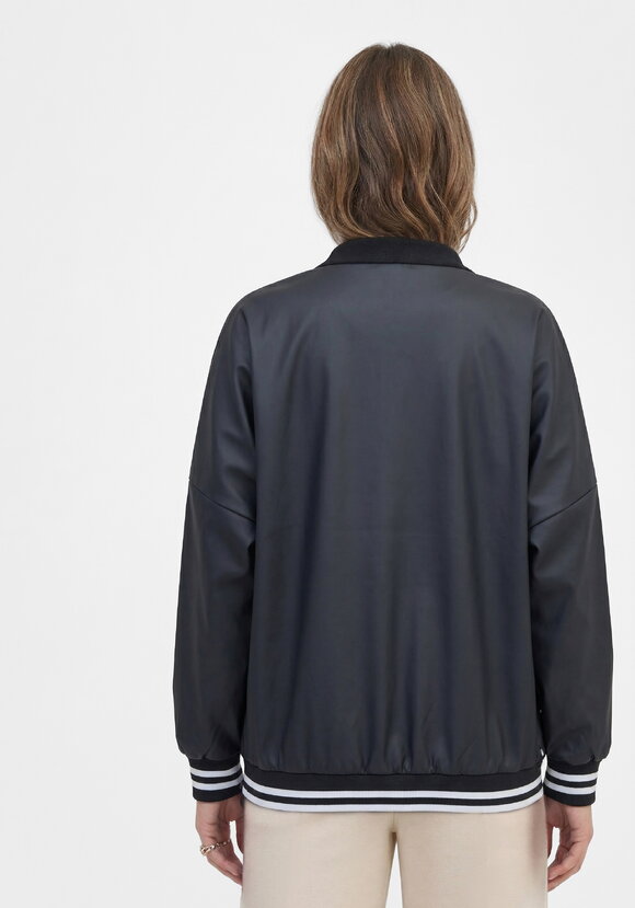 Жакет с поясом и рукавом на манжете шир.  580, рис. 15