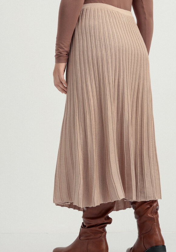 Юбка A-образного силуэта с имитацией плиссе шир.  580, рис. 11