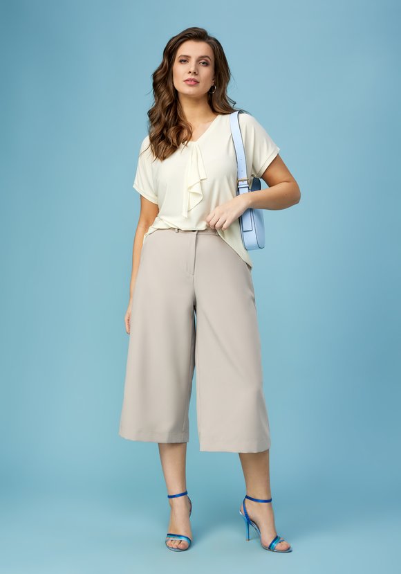 Блуза с воланом спереди шир.  580, рис. 5