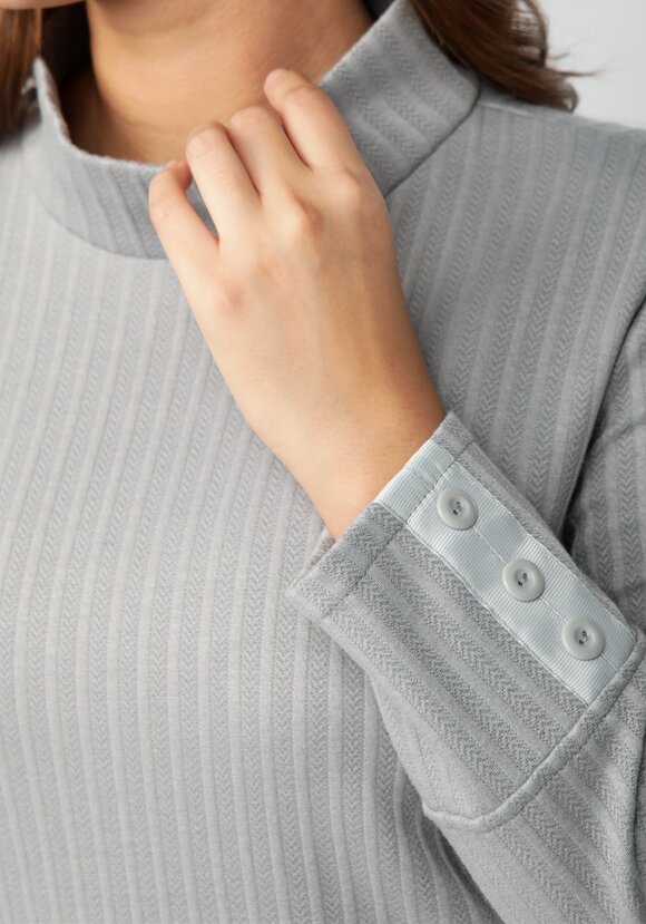 Водолазка с декором на рукавах шир.  580, рис. 17