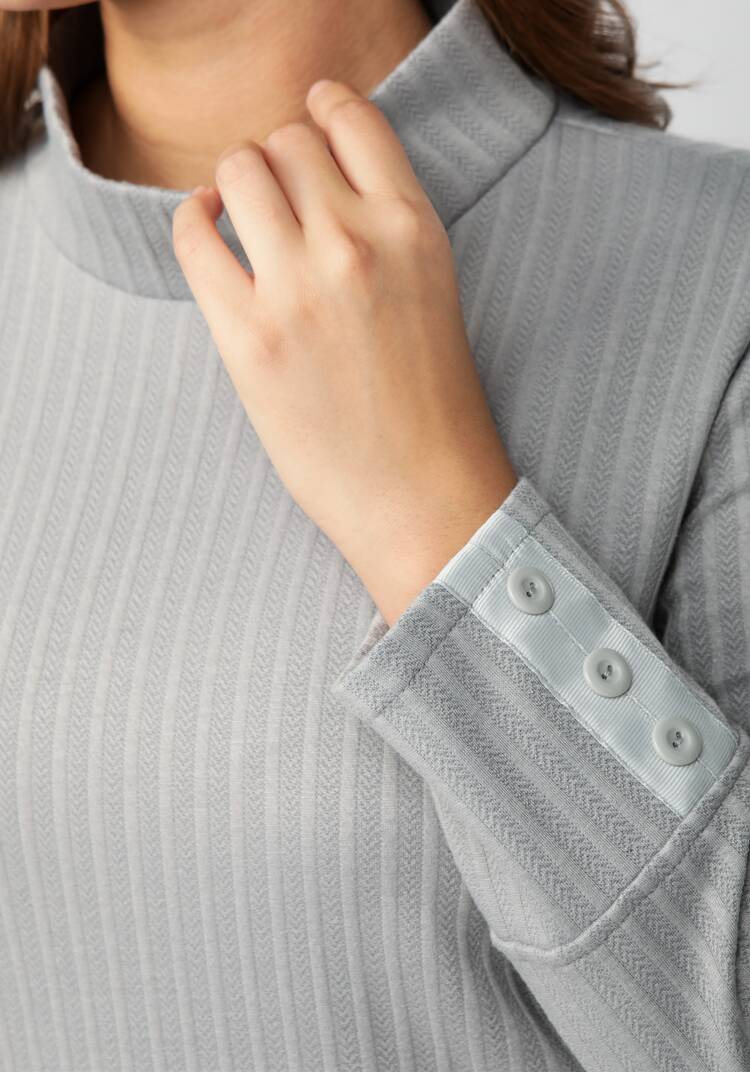 Водолазка с декором на рукавах шир.  750, рис. 17