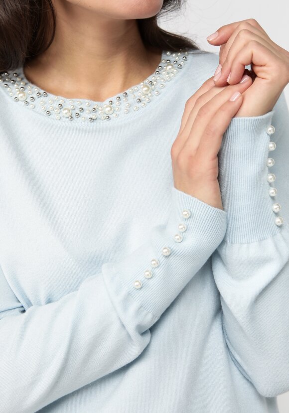 Джемпер с декором из жемчуга по горловине шир.  580, рис. 27
