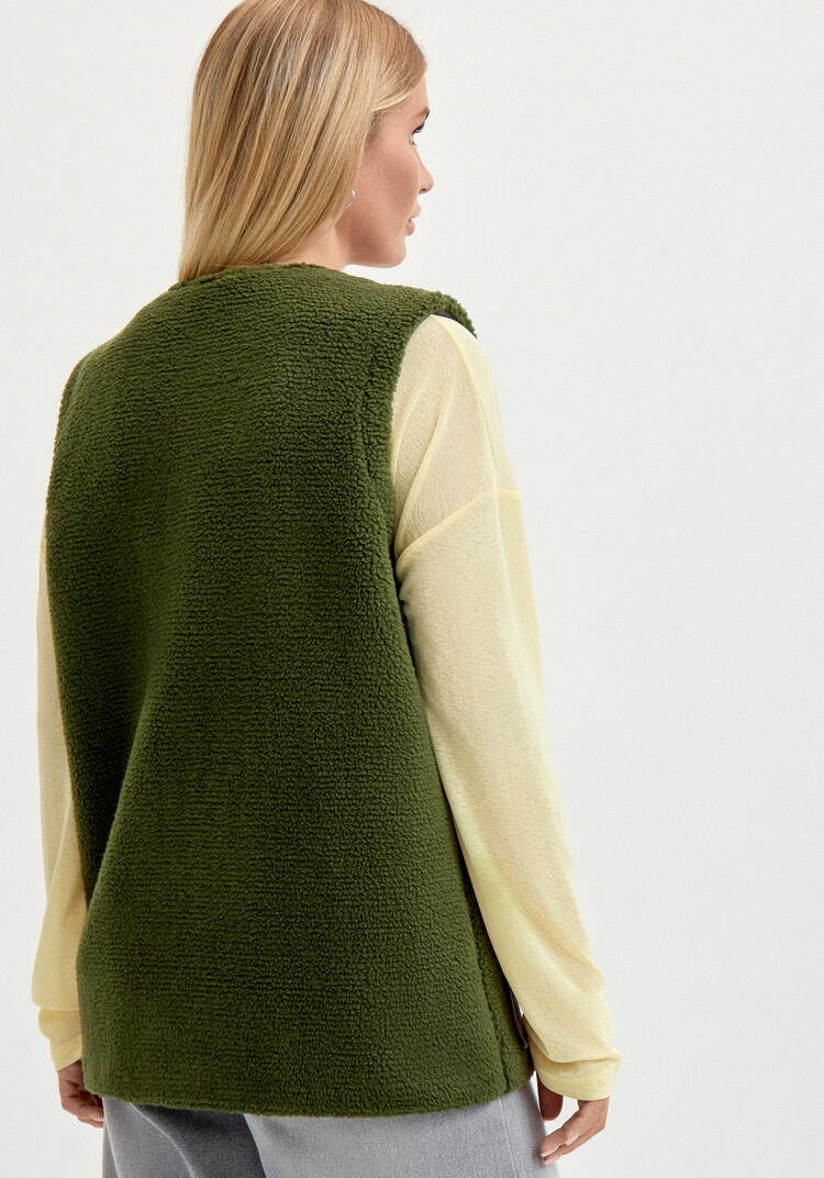 Жилет с отделкой из замши шир.  750, рис. 3