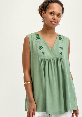 Блуза с вышивкой по переду и спинке