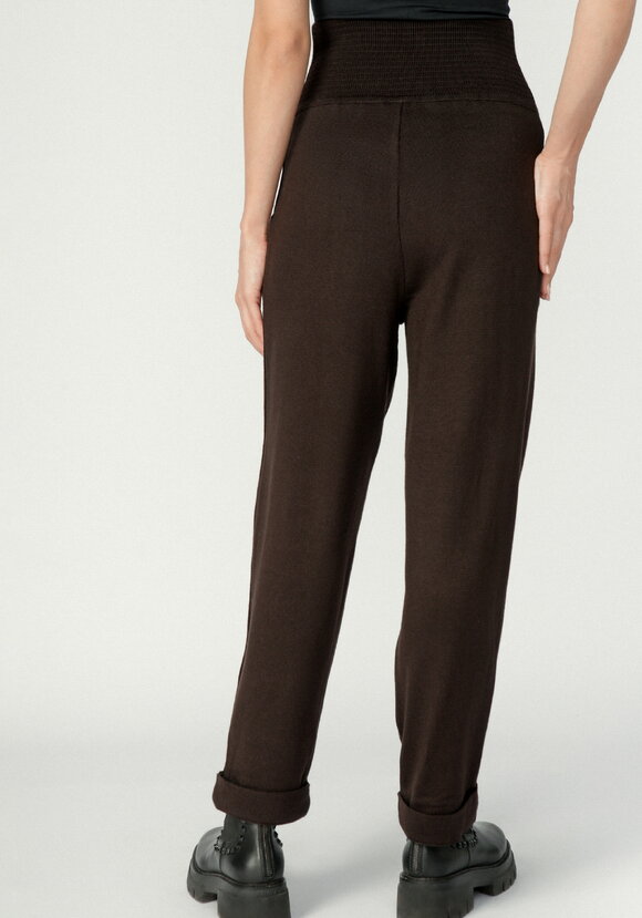 Брюки зауженные книзу шир.  580, рис. 40