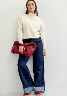 Свитер с объемным воротом