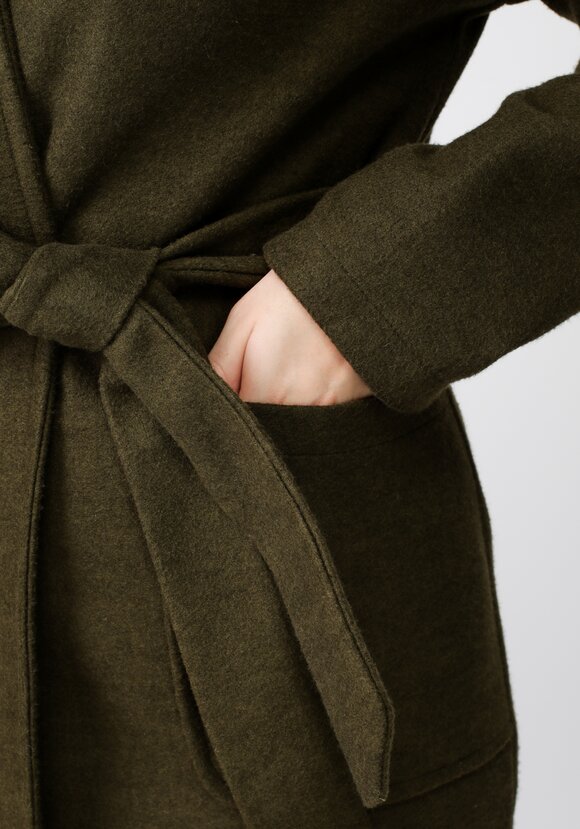 Пальто удлиненное с поясом шир.  580, рис. 29