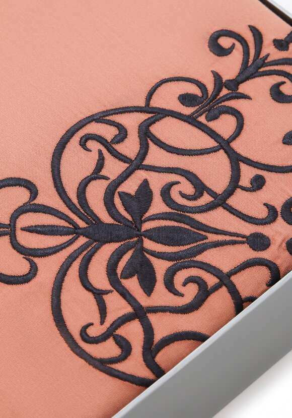 КПБ сатин с вышивкой, евро шир.  580, рис. 15