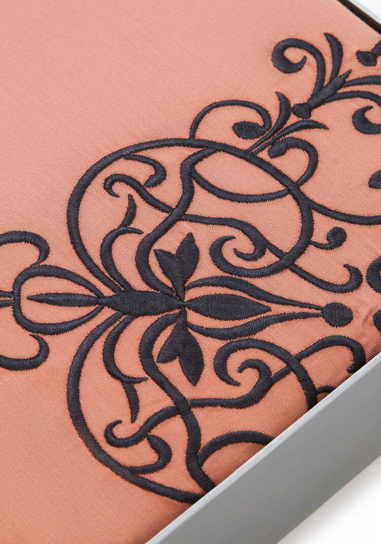 КПБ сатин с вышивкой, евро шир.  750, рис. 15