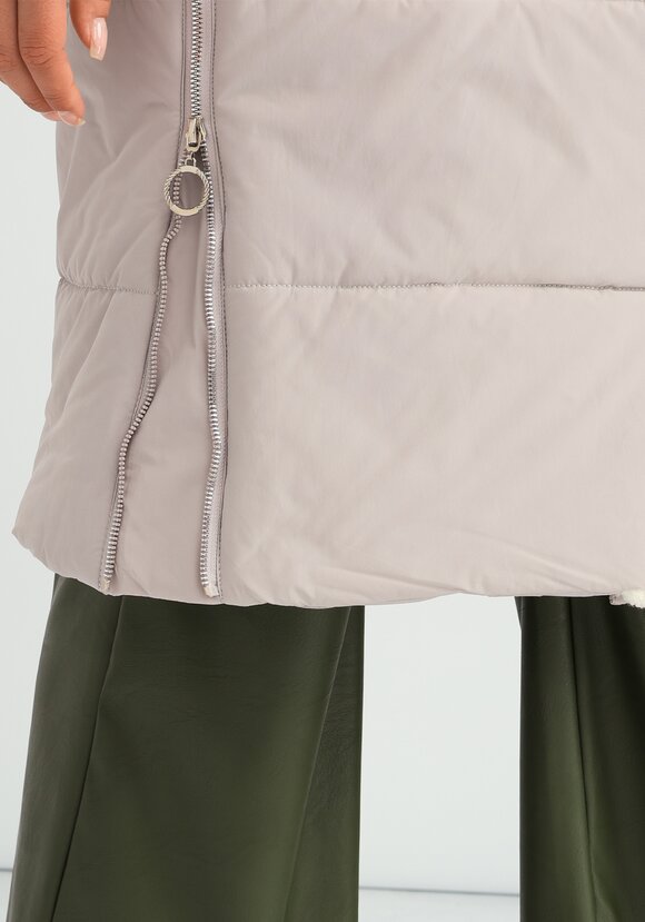 Пальто с капюшоном из меха шир.  580, рис. 28