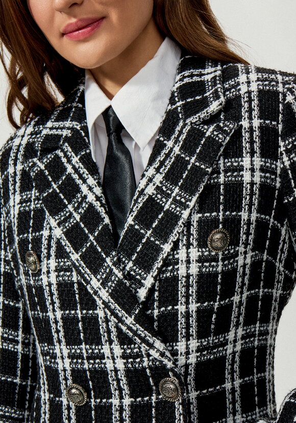 Платье двубортное из твида шир.  580, рис. 11