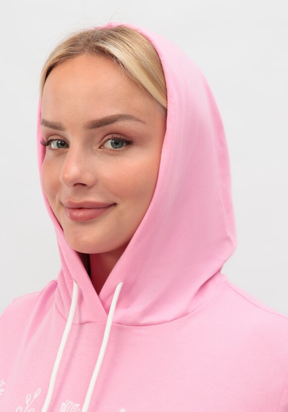 Футболка с капюшоном и лаконичным принтом шир.  580, рис. 33