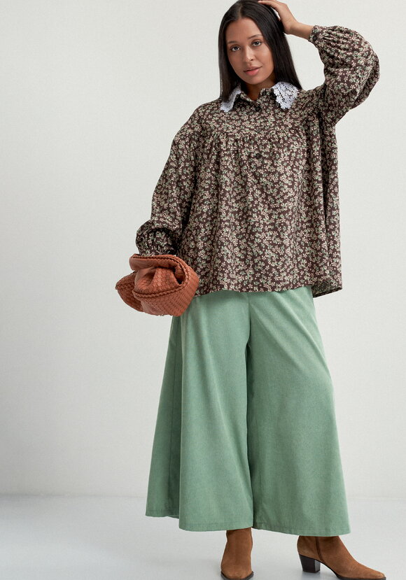 Блуза из микровельвета с ажурным воротником шир.  580, рис. 27