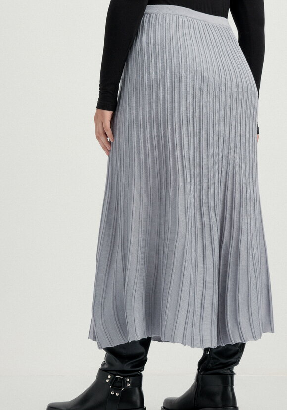 Юбка A-образного силуэта с имитацией плиссе шир.  580, рис. 19