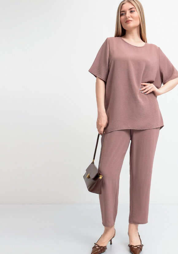 Костюм с брюками из легкой ткани шир.  580, рис. 26