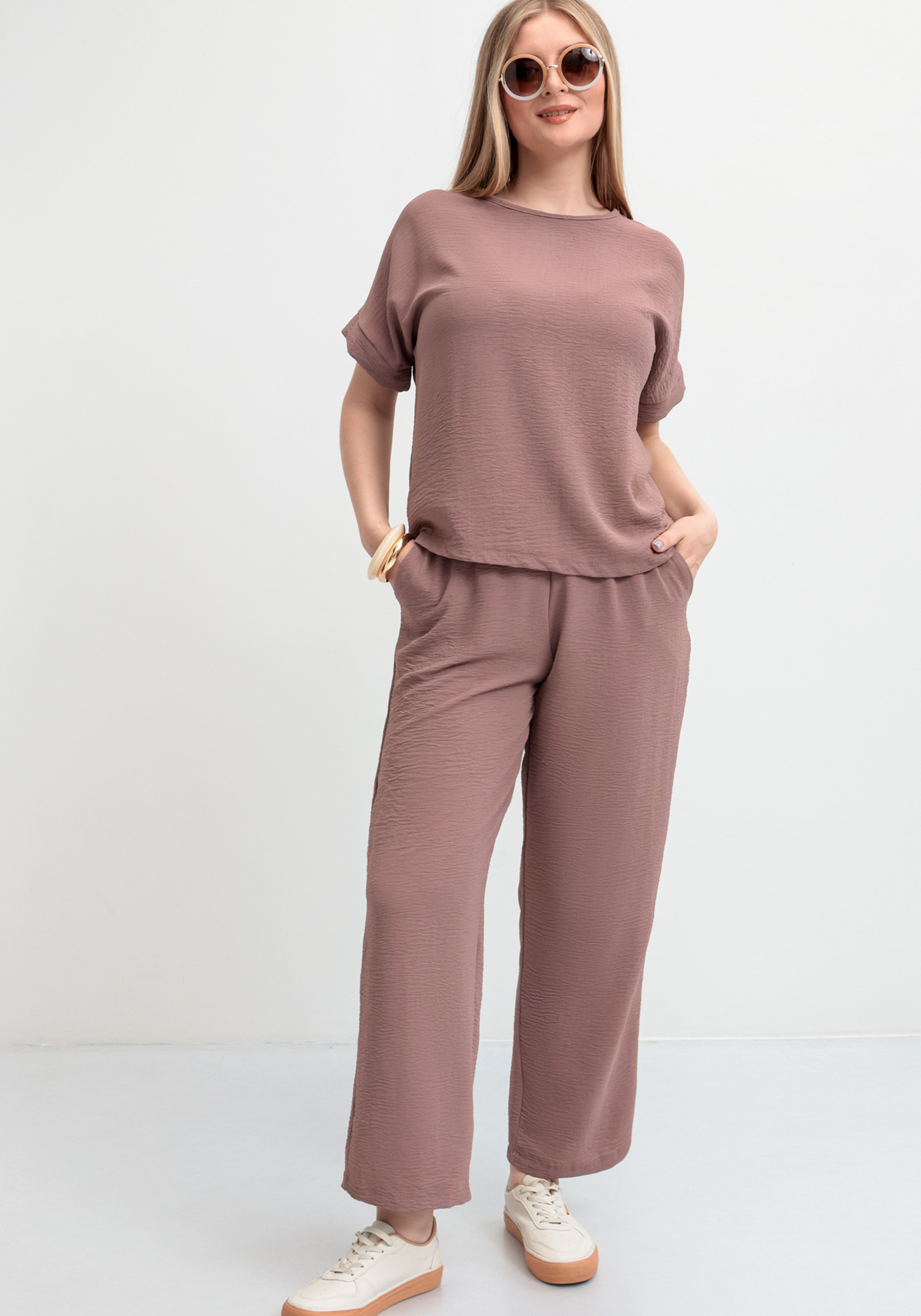 

Костюм элегантный с брюками, Коричневый