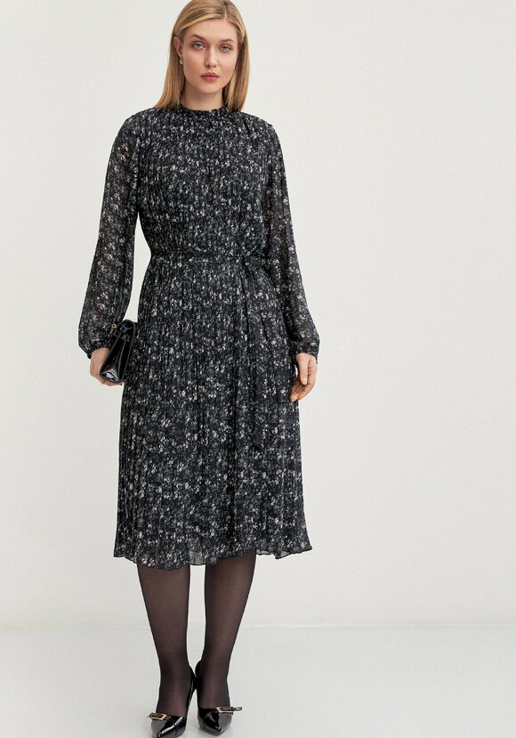 Платье гофре с рюшей по горловине шир.  580, рис. 8