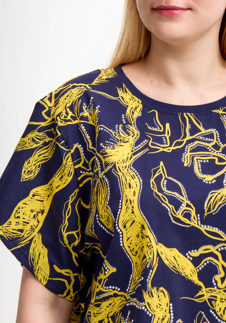 Блуза с оригинальным принтом и стразами шир.  750, рис. 39