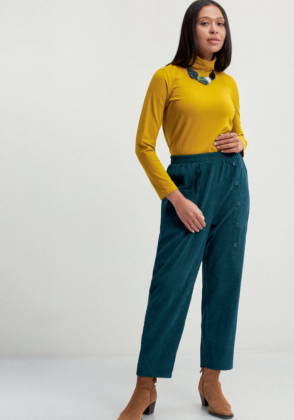 Брюки с карманом в рельефе шир.  580, рис. 26