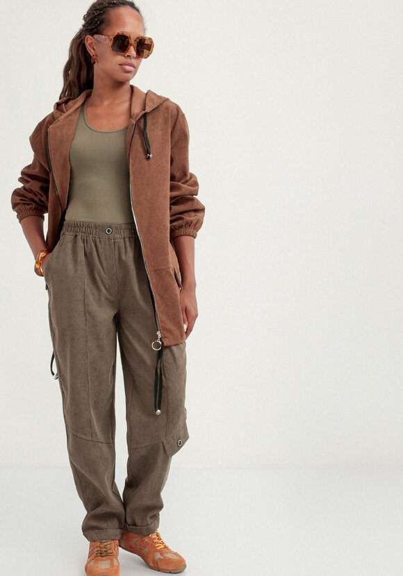 Брюки бананы вельветовые на резинке шир.  580, рис. 22