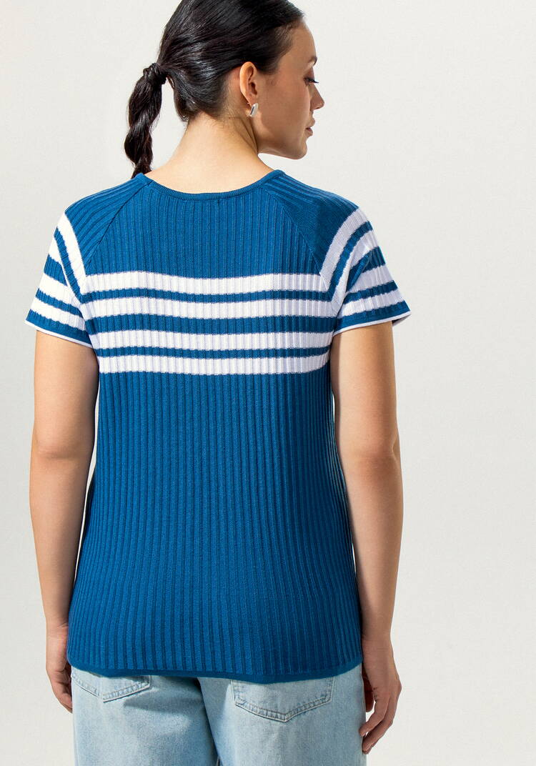 Джемпер с контрастными полосами на груди шир.  750, рис. 10