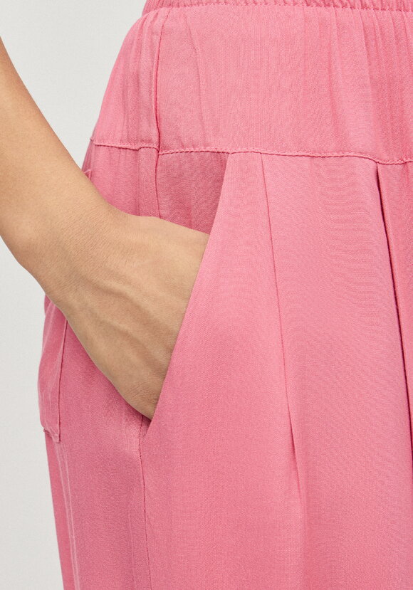 Брюки свободные с эластичной лентой по низу шир.  580, рис. 21