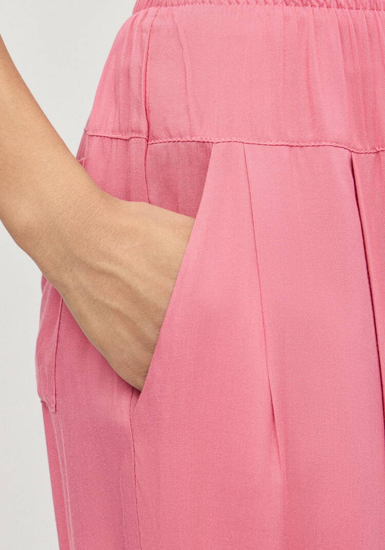 Брюки свободные с эластичной лентой по низу шир.  750, рис. 21